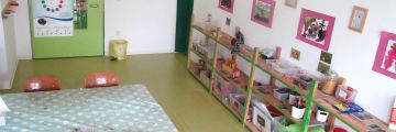 Das Rosa Zimmer mit Mal- und Bastelmaterialien
